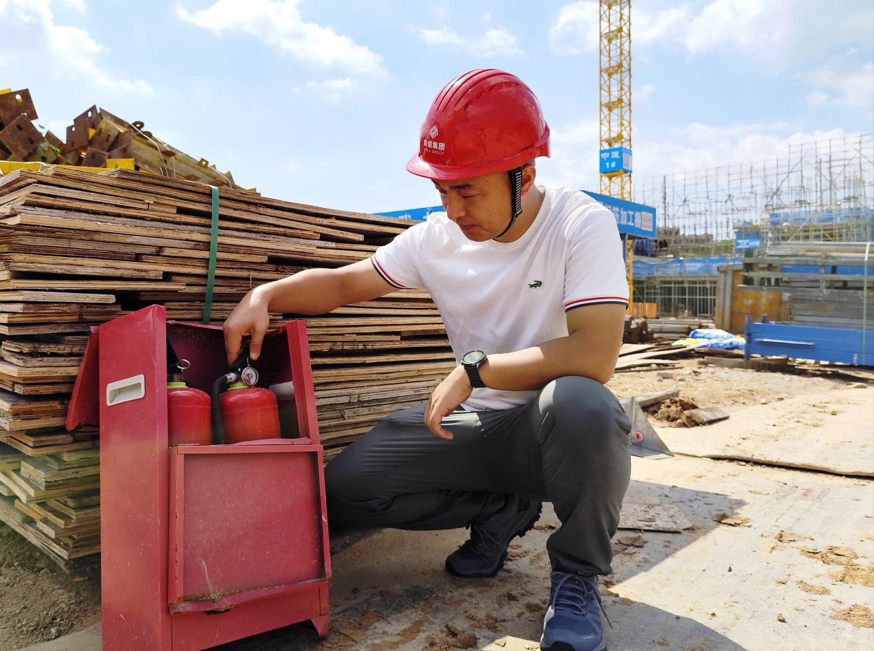 20240806022405899 火热江北丨城市建设者:用汗水“筑”就城市之美
